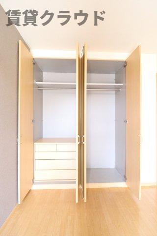 収納　ハンガーラック付きと棚付きの収納スペース！