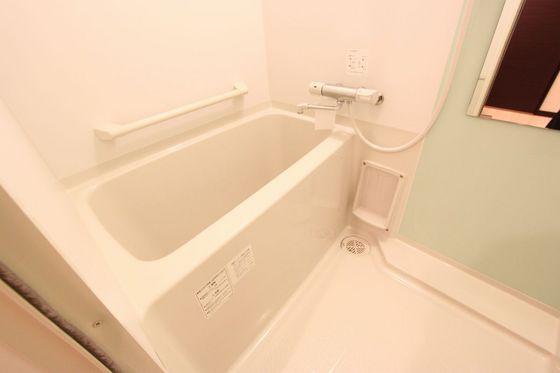 バス・シャワールーム　※別部屋の写真です