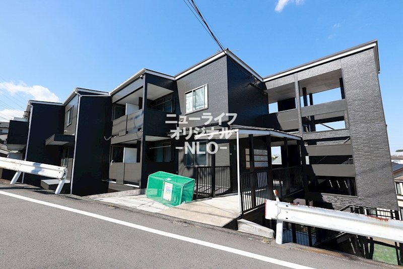 建物外観　愛甲石田駅から徒歩9分☆建物入口は2階にあります！