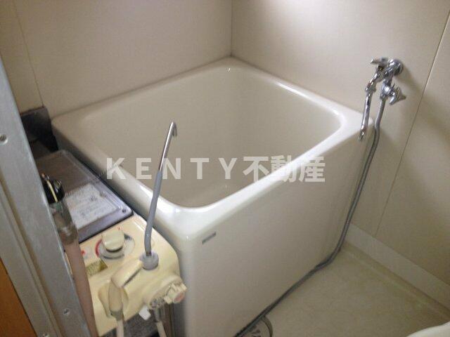 バス・シャワールーム　落ち着いた空間のお風呂です