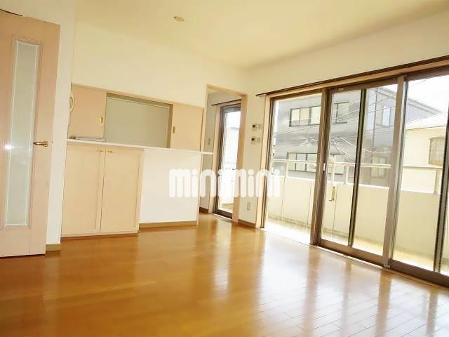 玄関　玄関には下駄箱あります。