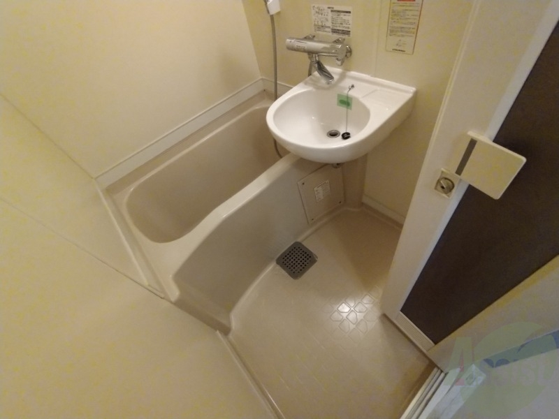 バス・シャワールーム　お風呂になります。一日の疲れを癒してくださいね。