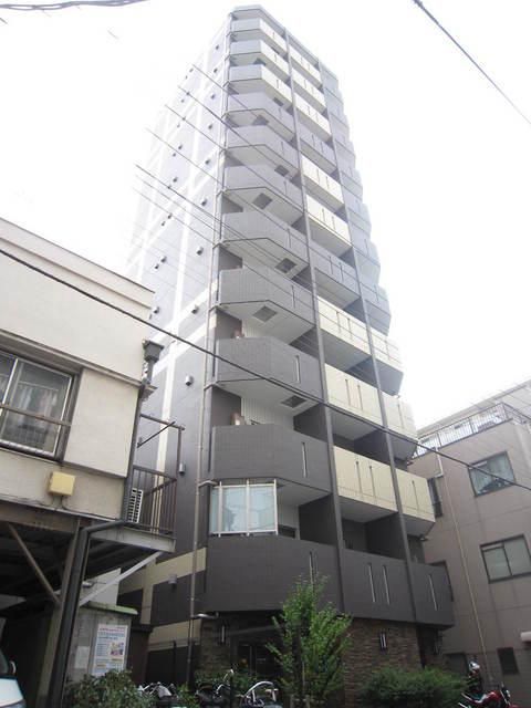 建物外観　重厚感あふれるエントランス