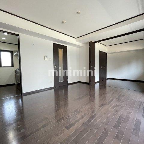 居室・リビング　※写真は別号室のものですので現状優先とさせていただきます