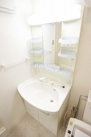 洗面設備　清潔感ある独立洗面台で毎日気持ちよく♪