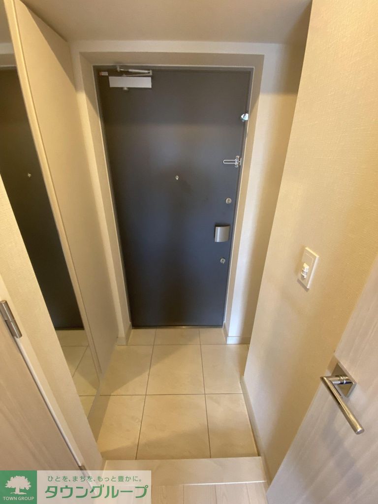 玄関　リビング/居室