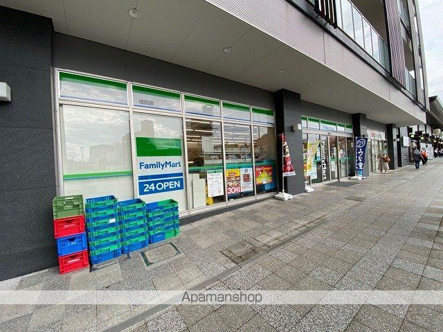 コンビニ　ファミリーマート（コンビニ）まで651m