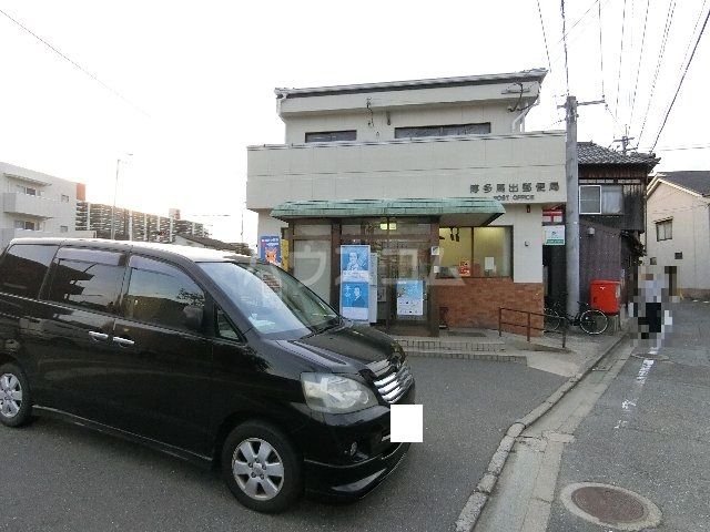 郵便局　博多馬出郵便局（郵便局）まで162m