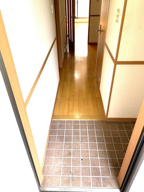 玄関　※別号室の参考写真です