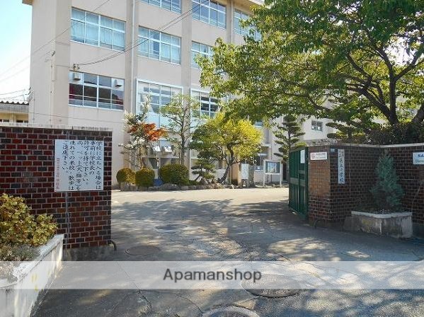 小学校　福岡市立小学校長丘小学校（小学校）まで1726m