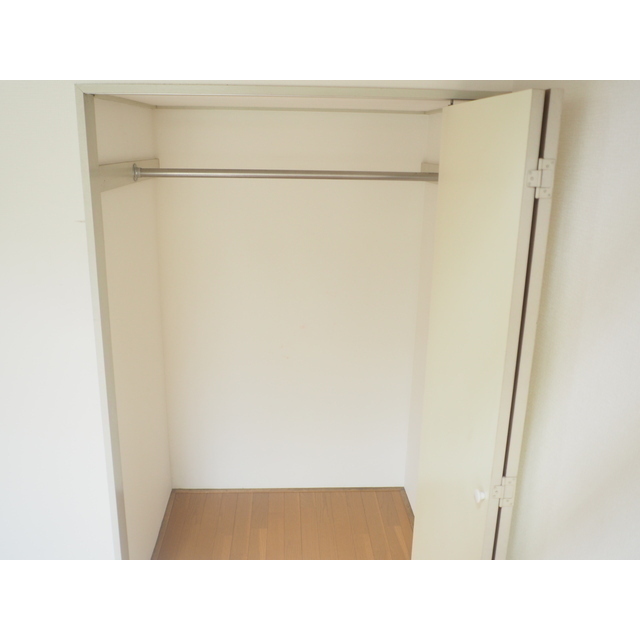 収納　※退去前のため別号室の写真となります。