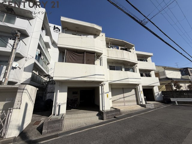 建物外観　敷地内に駐車場あります！