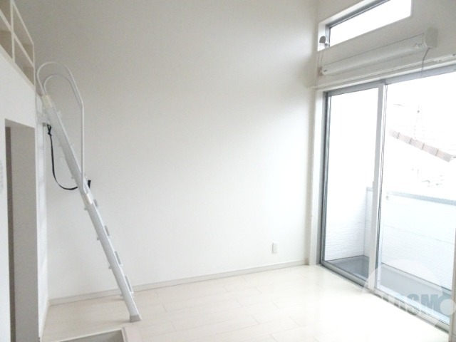 居室・リビング　明るいお部屋です♪