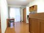 居室・リビング　家具家電設置済みのお部屋です。