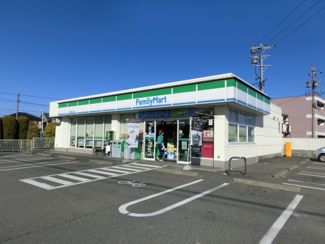コンビニ　ファミリーマート（コンビニ）まで860m