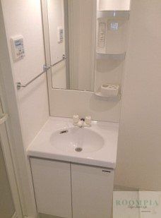 洗面設備　※同タイプの別のお部屋です。