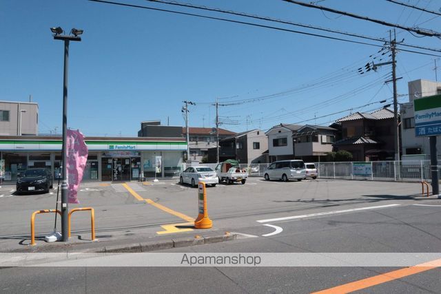 コンビニ　ファミリーマート（コンビニ）まで521m