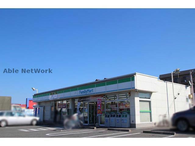 コンビニ　ファミリーマート小牧パワーズ店（コンビニ）まで525m