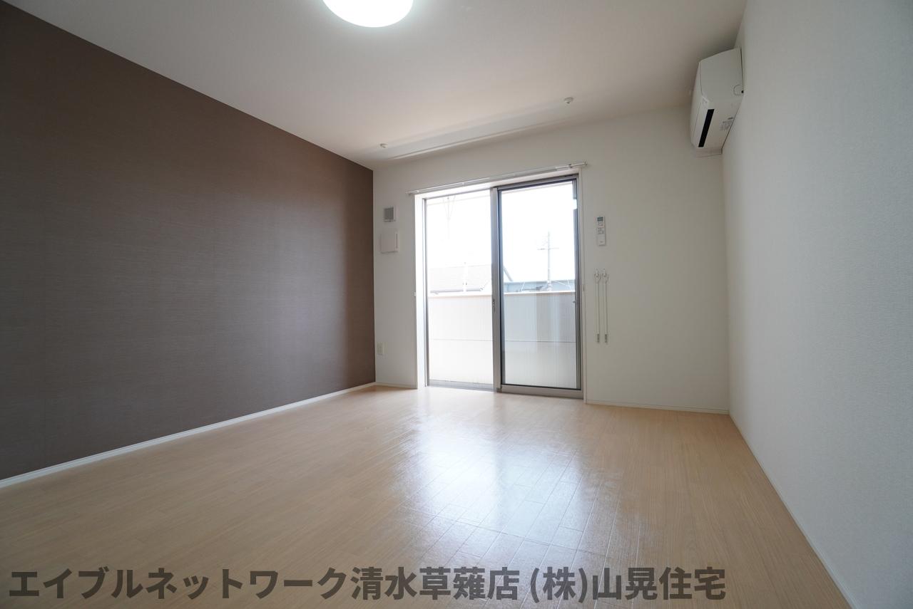 居室・リビング　こちらの居間で趣味の時間をお楽しみください