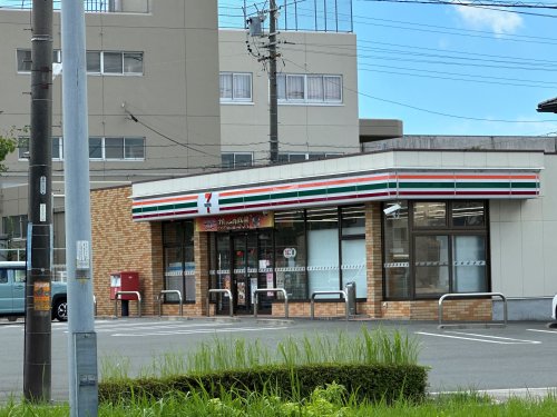コンビニ　セブンイレブン 豊橋飯村南4丁目店（コンビニ）まで766m