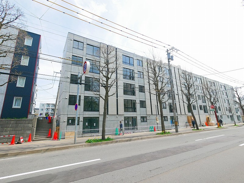 建物外観　地下鉄の利用や新札幌へのアクセスも便利な南郷通沿いのお部屋♪