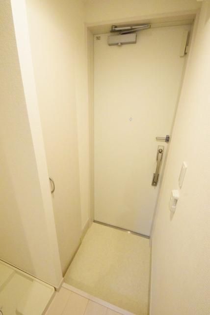 玄関　下駄箱付き。