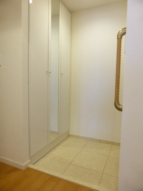 玄関　※別部屋参考写真