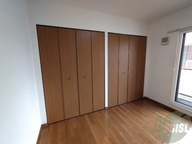 収納　寝室の収納です。部屋がすっきり片付きます。