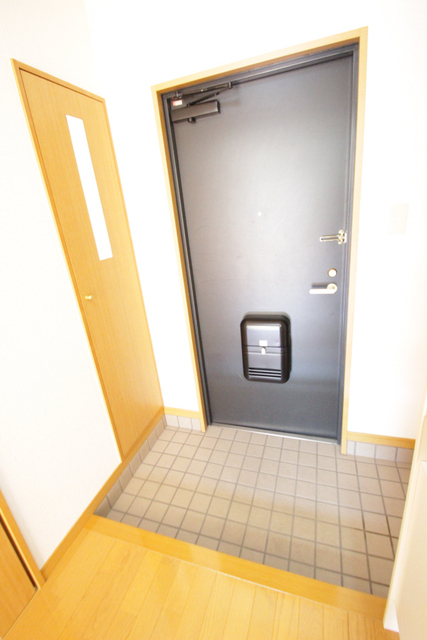 玄関　※別室の参考写真の為、現況優先です。