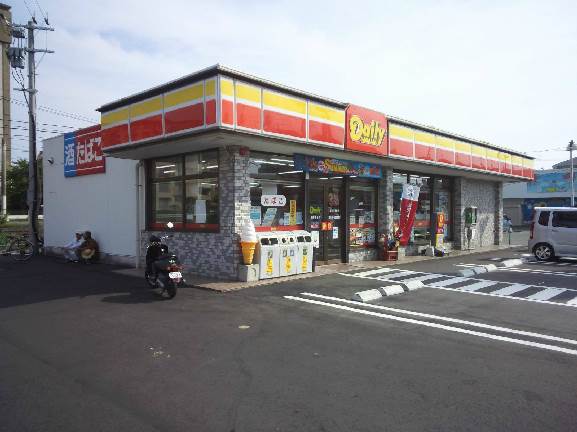 コンビニ　デイリーヤマザキ（コンビニ）まで325m