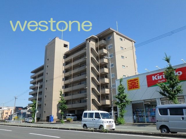 建物外観　エレベーター付きマンションです