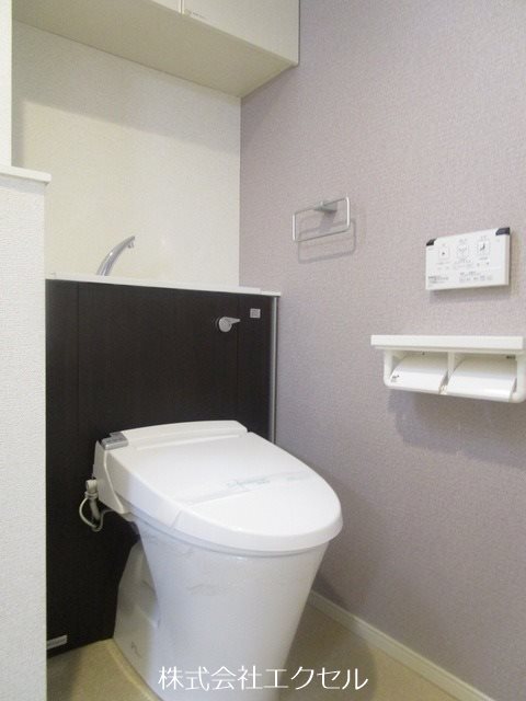 トイレ　温水洗浄便座です。