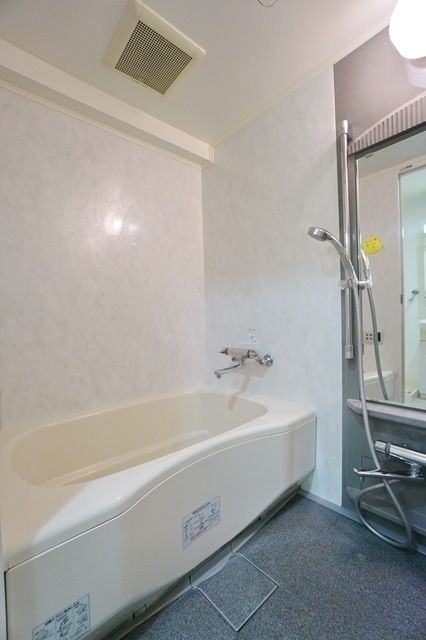 バス・シャワールーム　※別部屋参考写真です