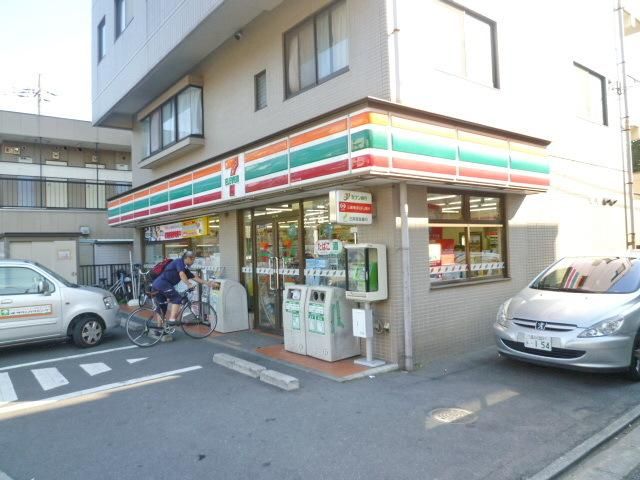 コンビニ　セブンイレブン世田谷北烏山8丁目店（コンビニ）まで859m