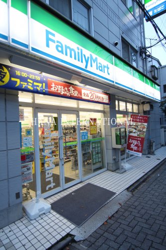 コンビニ　ファミリーマート（コンビニ）まで593m