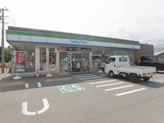 コンビニ　ファミリーマート明和町店（コンビニ）まで889m