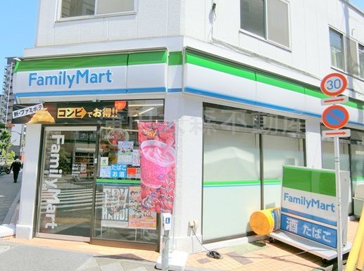 コンビニ　ファミリーマート蒲田四丁目店（コンビニ）まで130m