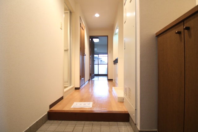 玄関　※別号室の参考写真です※