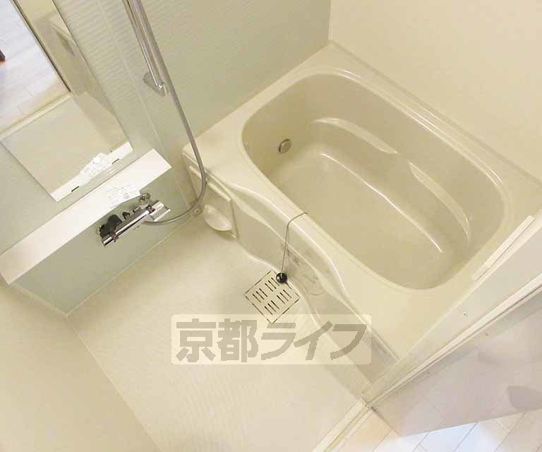バス・シャワールーム　広くてゆっくりできるお風呂です・