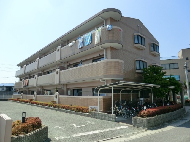 建物外観　居住者専用のごみ置き場があります！