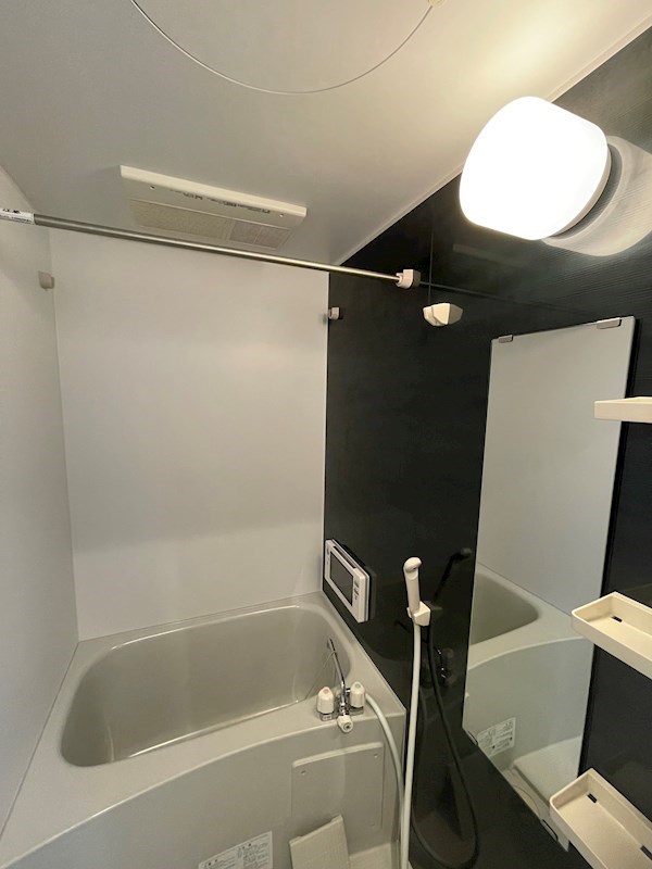バス・シャワールーム　※同タイプの他のお部屋です