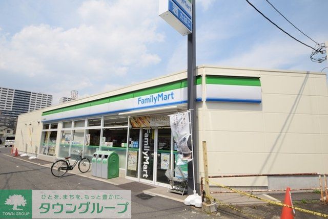 コンビニ　ファミリーマート（コンビニ）まで37m