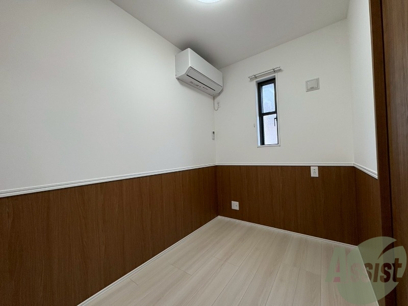 その他部屋・スペース　こちらは３．５７帖の洋室になります。エアコン付きです。