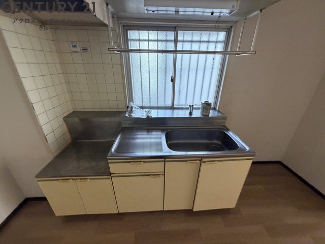 キッチン　キッチンに窓があって換気も楽々♪