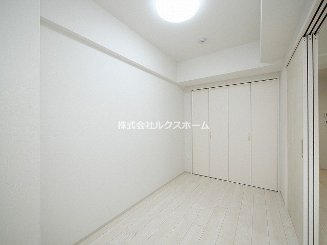 その他部屋・スペース　広くて明るい寝室