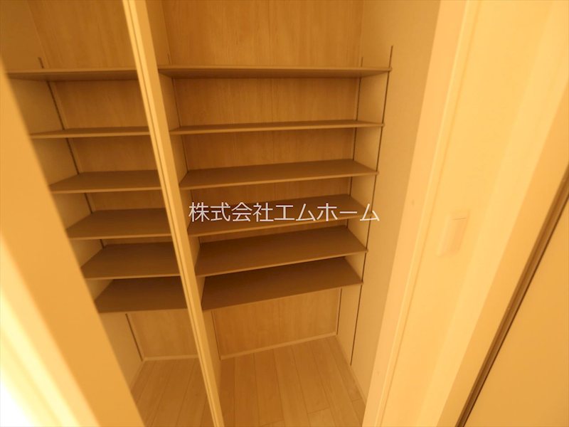 玄関　玄関　シューズクローク付（収納充実してます）