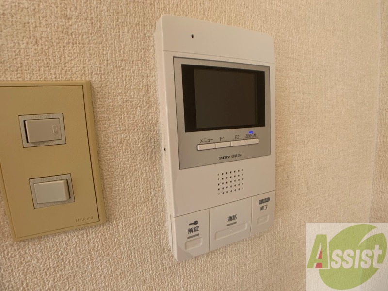セキュリティ　ＴＶモニター付インターホンです。来客者の顔が見えるので安心！