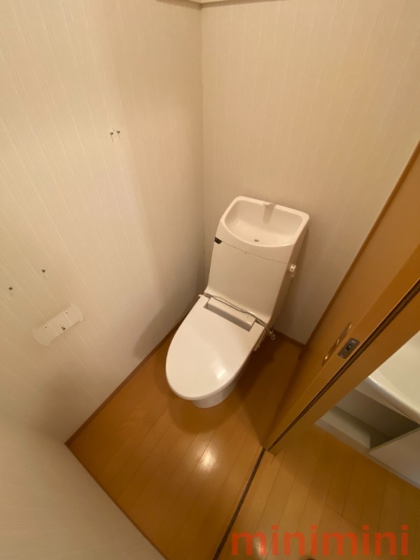 阪急京都線 南茨木駅 徒歩4分 6階建 築18年のトイレ写真
