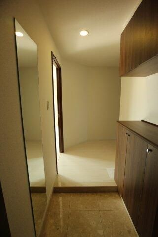 玄関　写真は同タイプ住居です