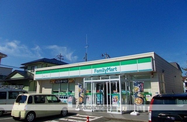 コンビニ　ファミリーマート桜一丁目店（コンビニ）まで700m